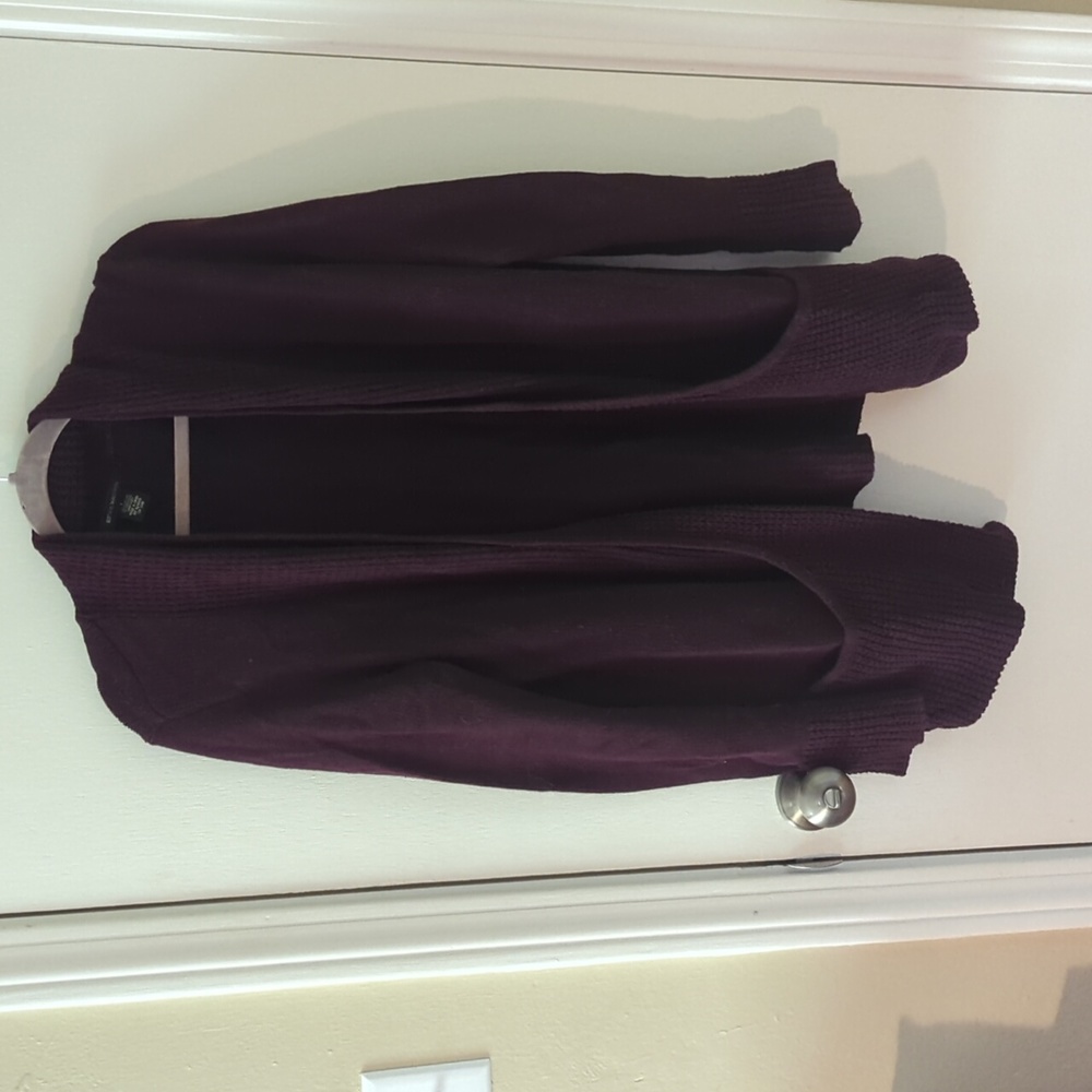 Beth & Madison maroon sweater, Large
